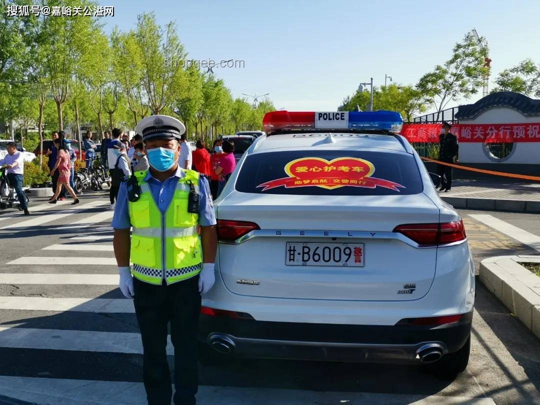 高考后情感缅怀新趋势：直赴墓地成年轻考生选择